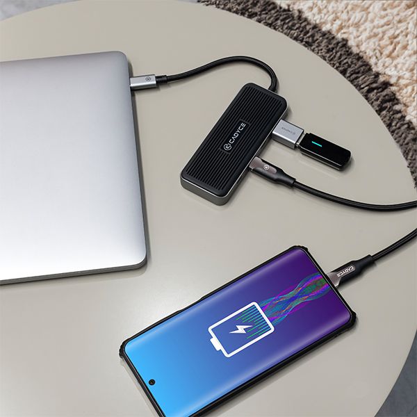 Close‑up of Cadyce CA-CC4H10G hub highlighting the USB‑C ports