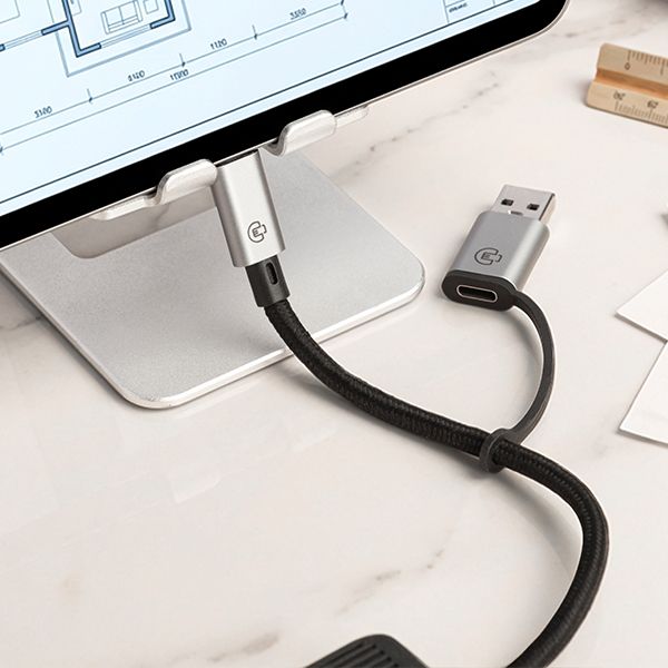 Cadyce CA-UC4H Plus USB‑C & USB 3.0 4‑Port Hub – cable connected to USB‑C host port