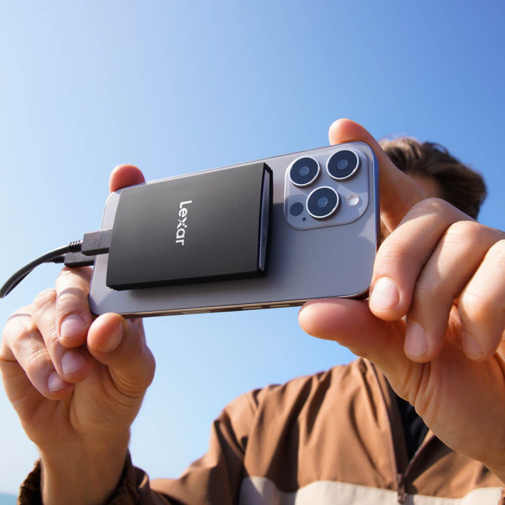 Lexar ARMOR 700 Portable SSD -2TB - LAR700X002T-RNBNG