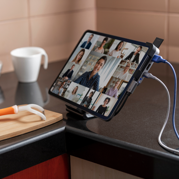 Cadyce CA-IPDS dock featured again with compact dimensions (ipds)